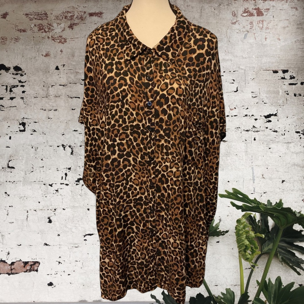 TORRID, Button up neutral Leopard Print short sleeve rayon blouse top 5X
